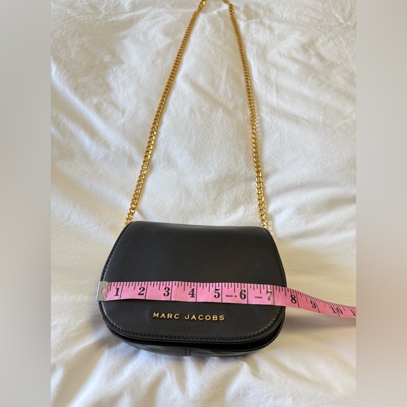 Marc Jacobs | Black Leather Avenue Small Crossbody Shoulder Bag | Gold Hardware - Picture 4 of 9